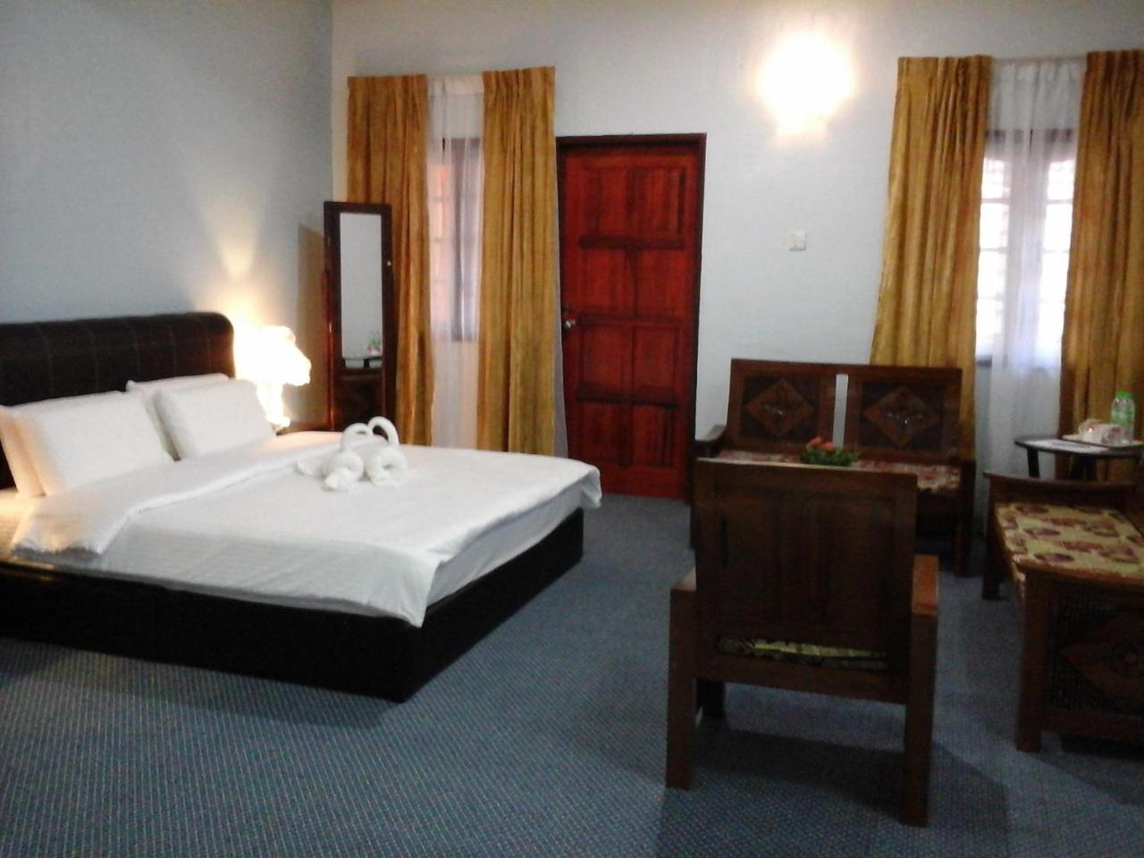 Kesedar Hotel Travel & Tours Sdn Bhd Gua Musang Zewnętrze zdjęcie